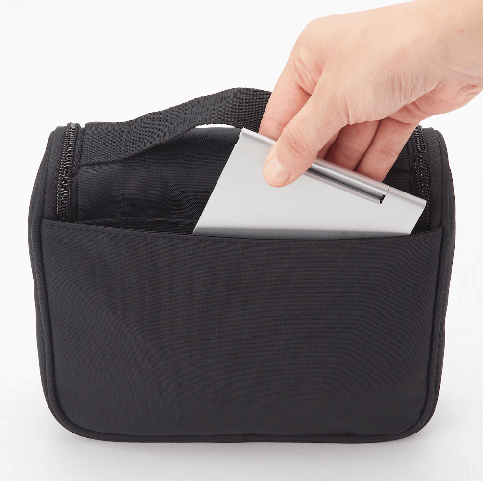 無印良品 吊るして使える洗面用具ケース 背面