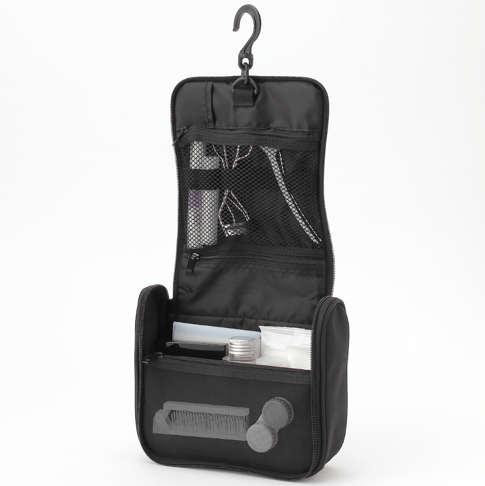 無印良品 吊るして使える洗面用具ケース 吊るした様子