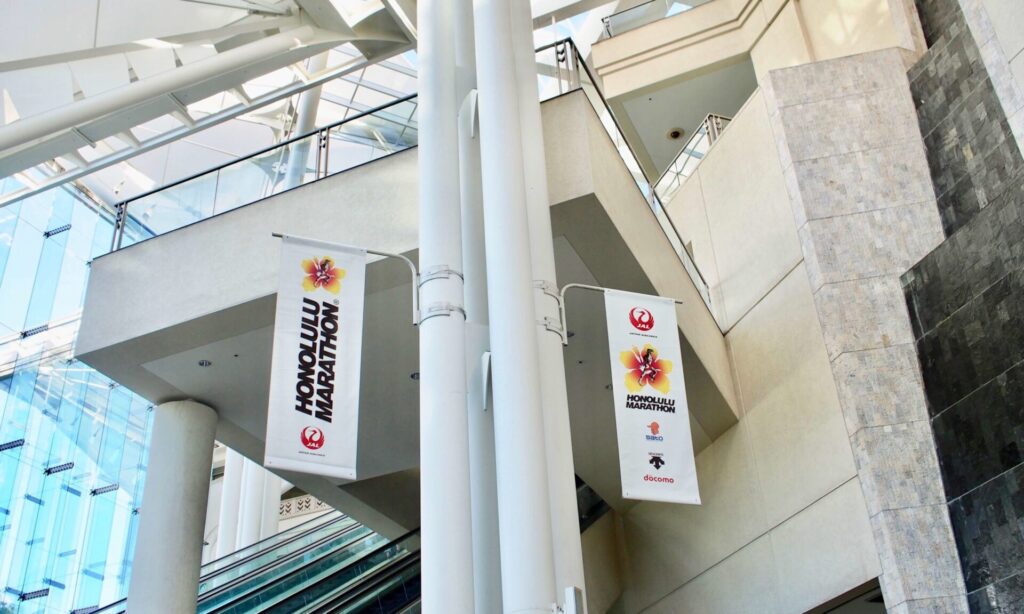 ホノルルマラソンメイン会場 ハワイ コンベンションセンター内の様子
