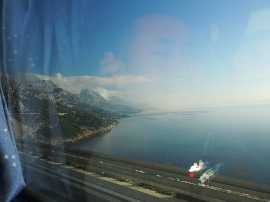 左側の座席に座った時の眺め