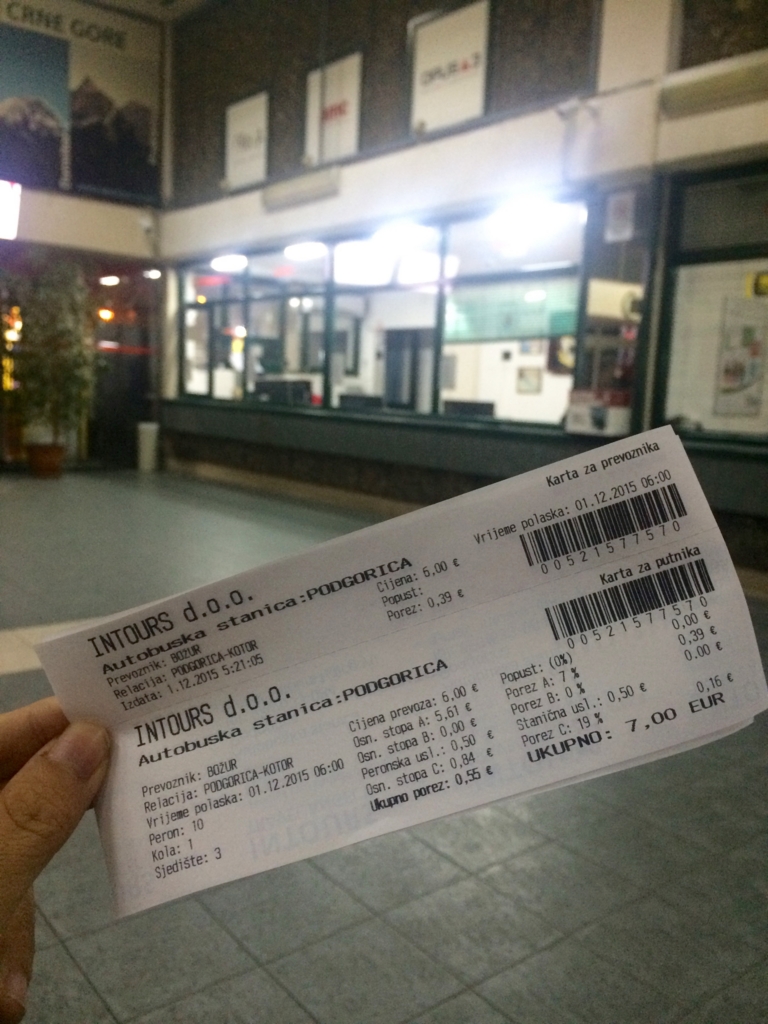 コトル行きのバスチケット