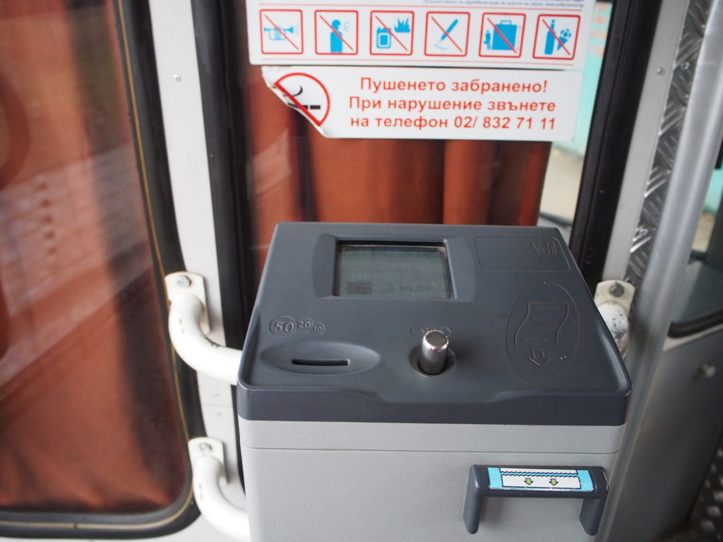 トラムの中の券売機