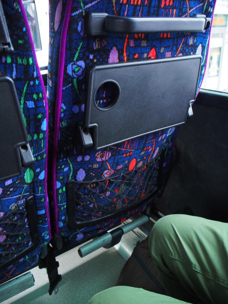 足台付きのシンプルな座席