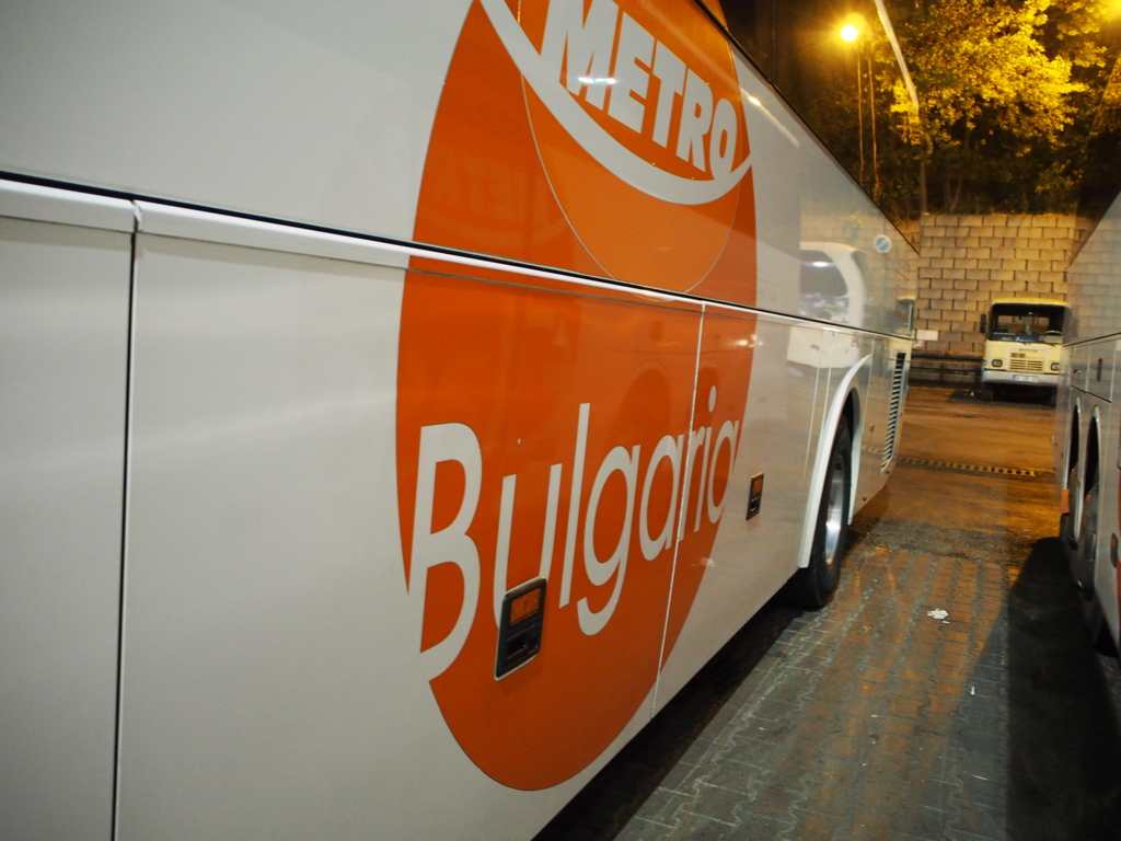 ブルガリア行きMetroバス側面
