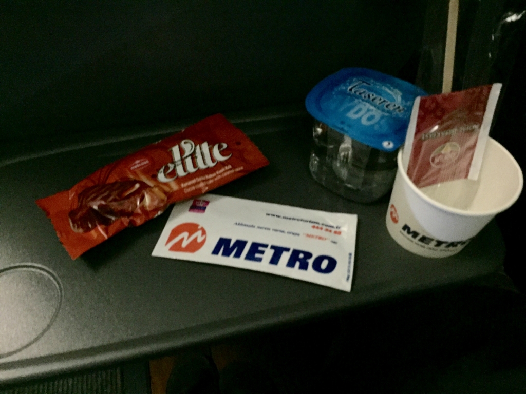 車内サービスのおやつやドリンク