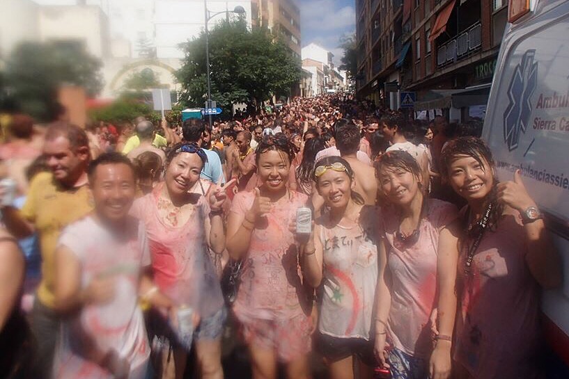 トマティーナ後にみんなで記念撮影