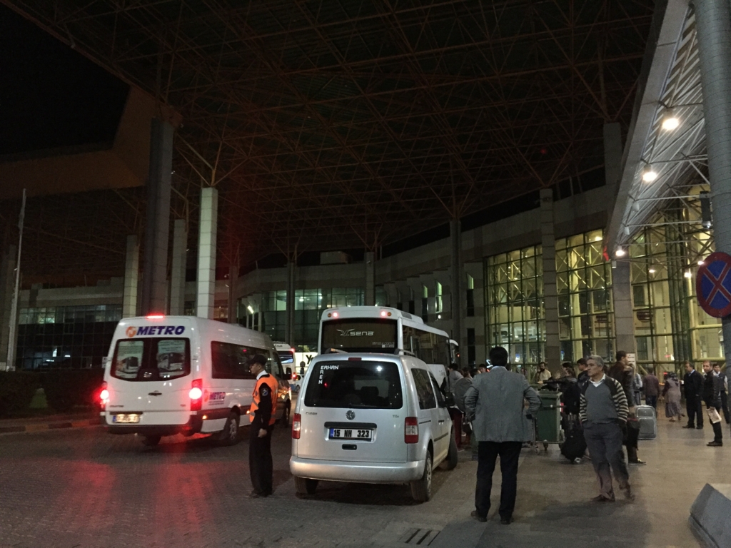 アンタルヤの巨大なバスターミナル