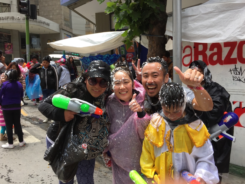 みんな顔も頭も水と泡だらけ