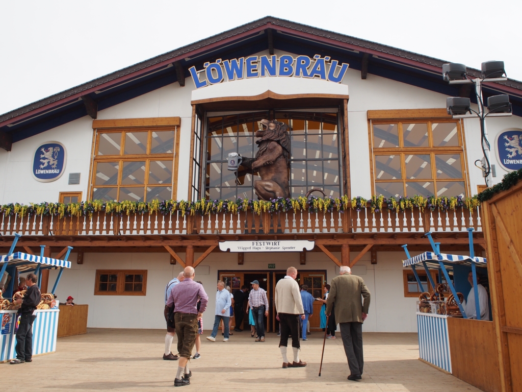 LOWENBRAUレーベンブロイのビールテント