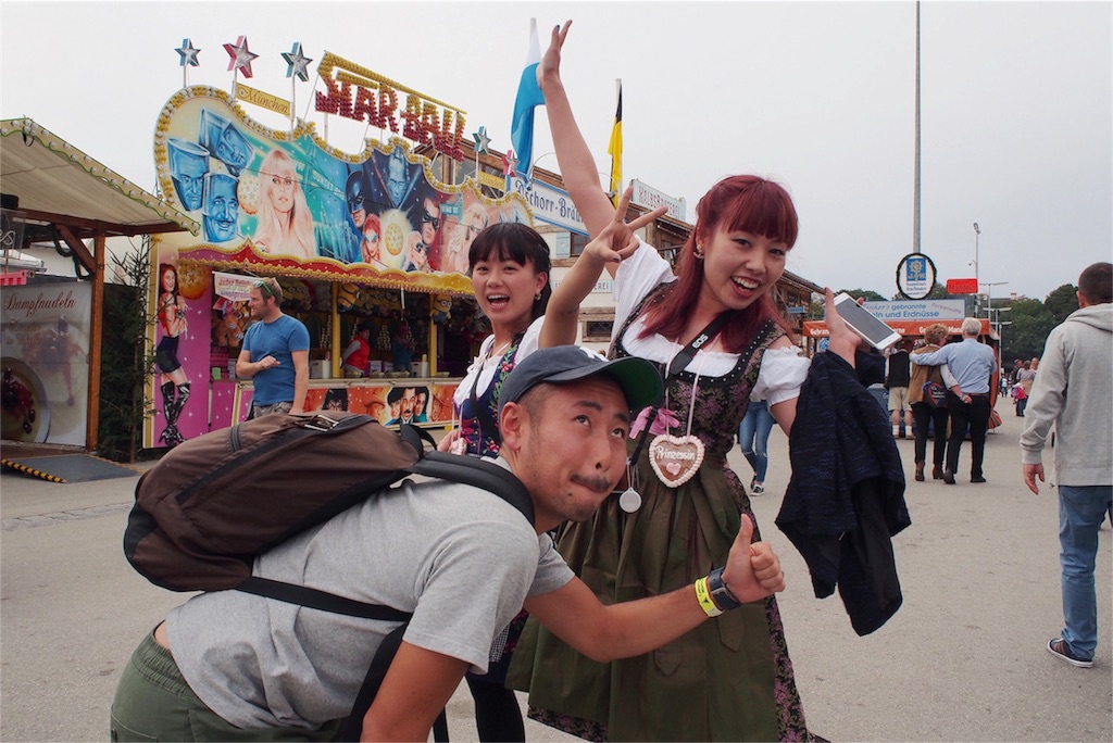 ほろ酔いで2件目のビールテントに向かう途中