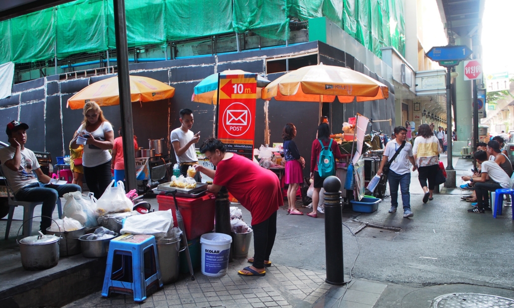 シーロムで書類発送をした場所の目印
