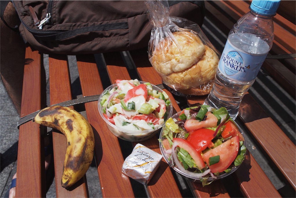 海の近くでお昼ごはん