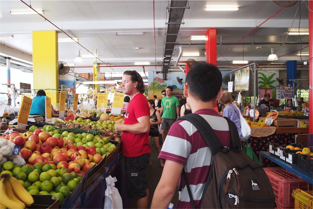 マーケットに初めての買い出し