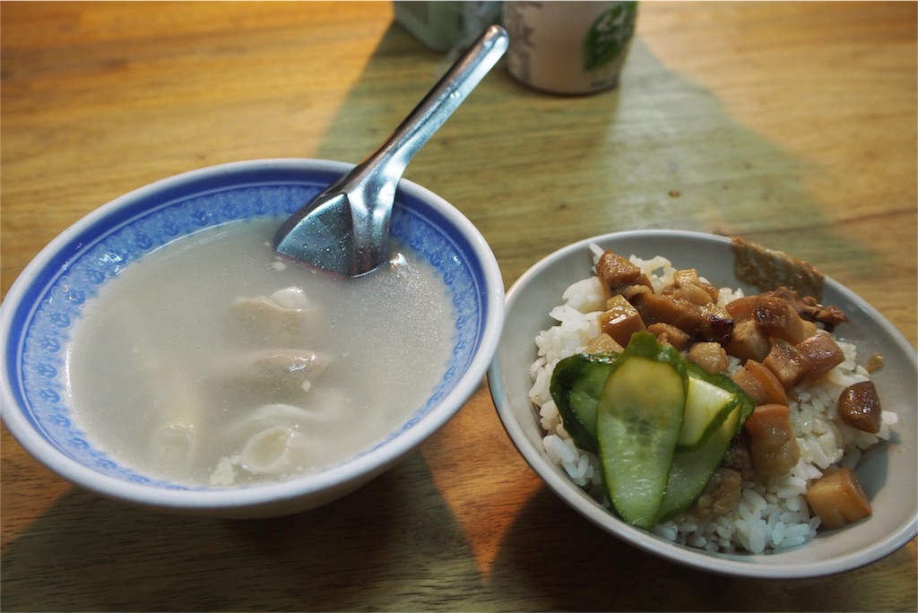 魯肉飯とスープを一緒にオーダー