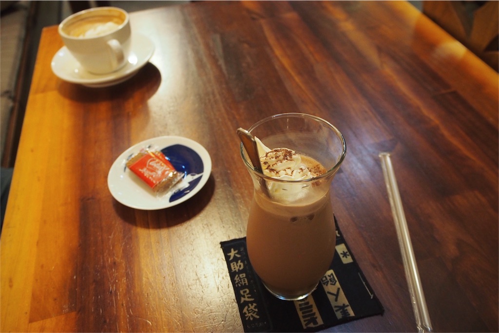 ドリンクを頼んでぼんやりタイム