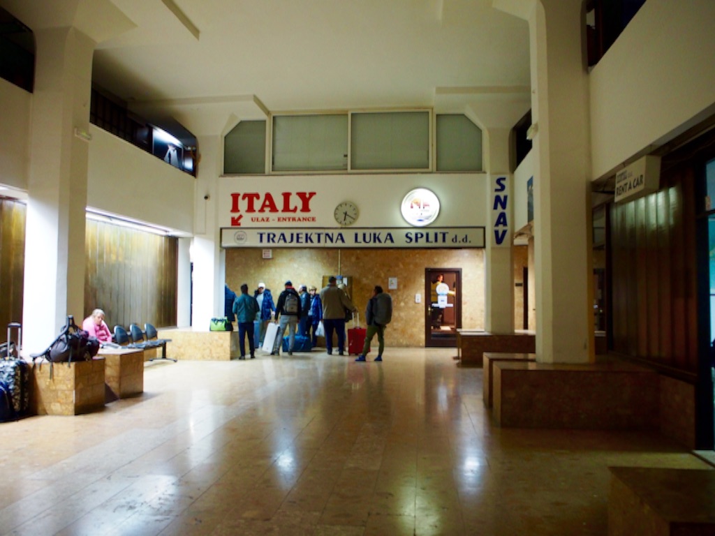 スプリット港 フェリーターミナル