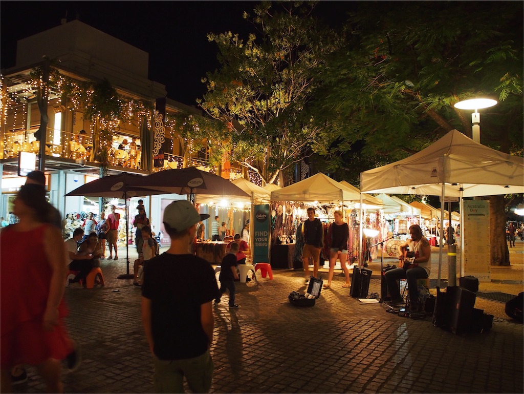 夜のマーケット