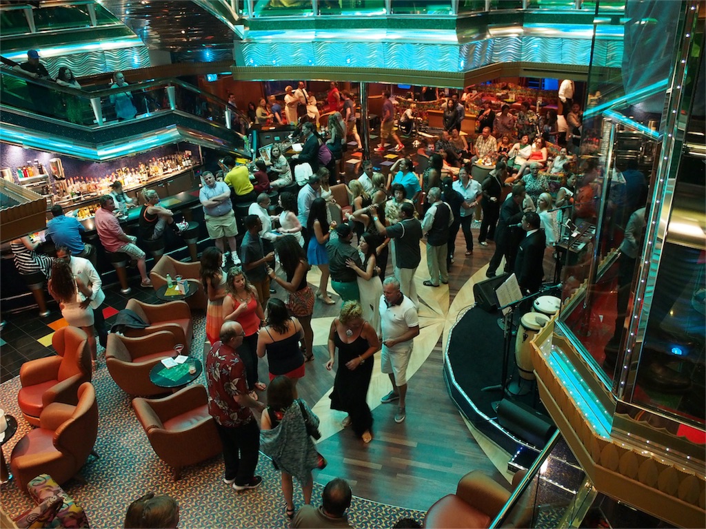 ラテンの人たちはみんなダンスが上手!