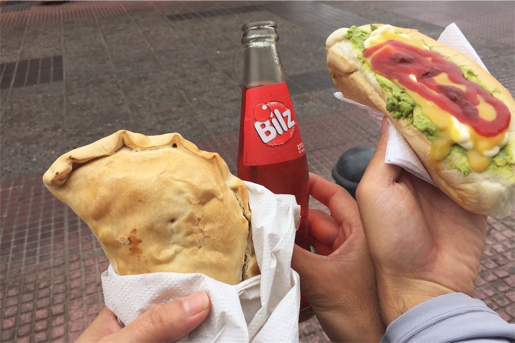昼食はおいしいエンパナーダとイタリアーノで♡