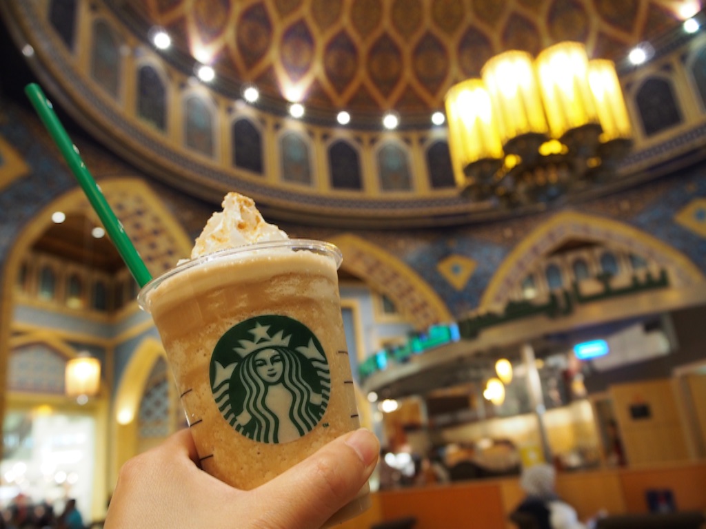 ドバイのスタバで優雅な気分