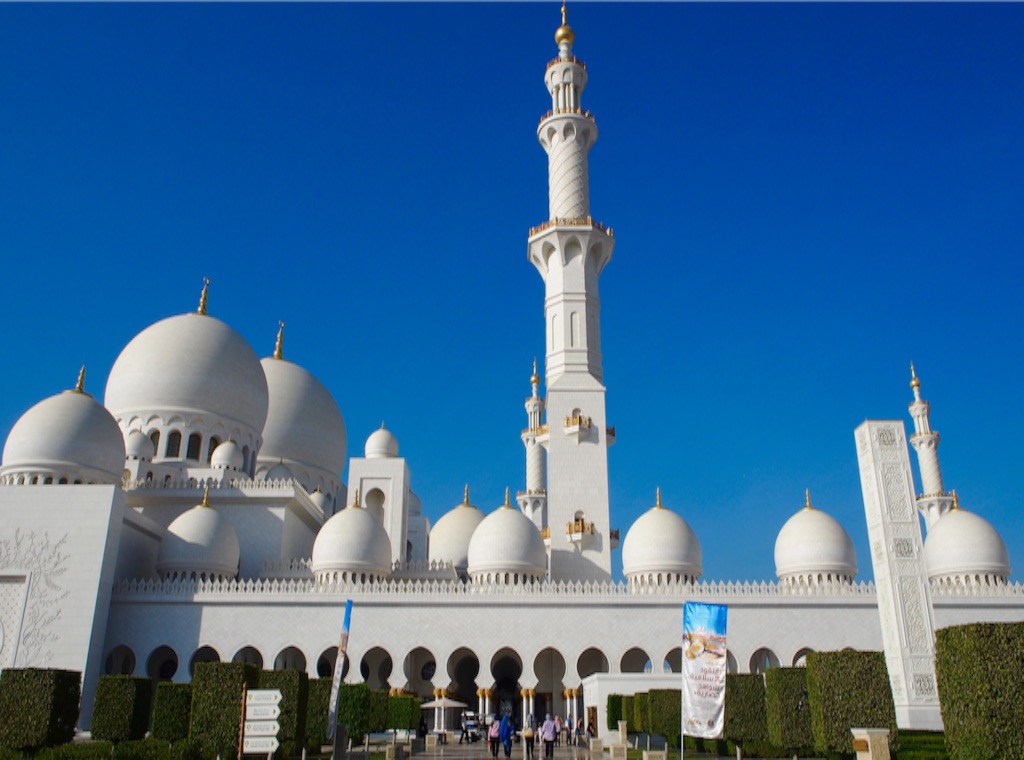 アブダビ　シェイクザイードグランドモスクのエントランス