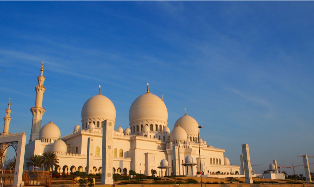 【UAE】アブダビ まさにアラビアンナイトの世界 豪華絢爛「シェイクザイードグランドモスク」