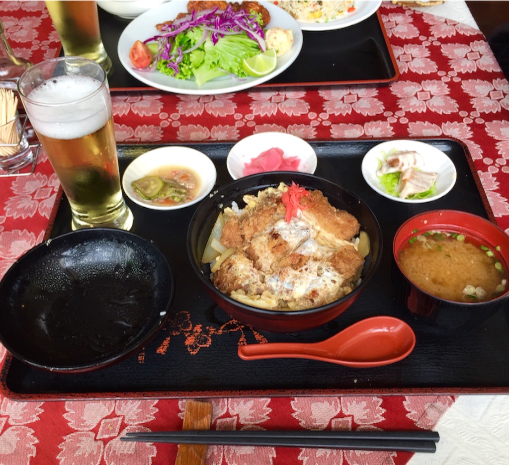 久しぶりのカツ丼に和を感じます