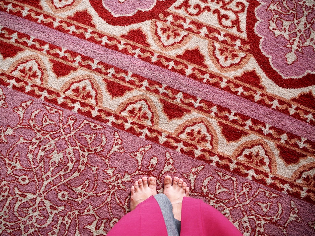 ペルシャ絨毯もローブもかわいいピンク色