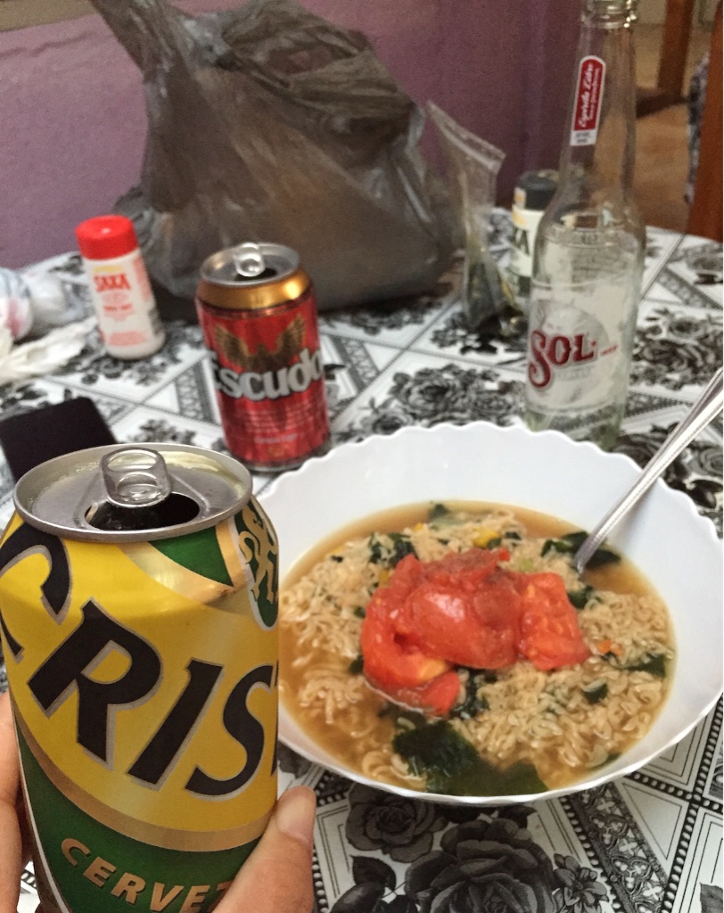 チリ ラセレナの宿で作ったトマトラーメン