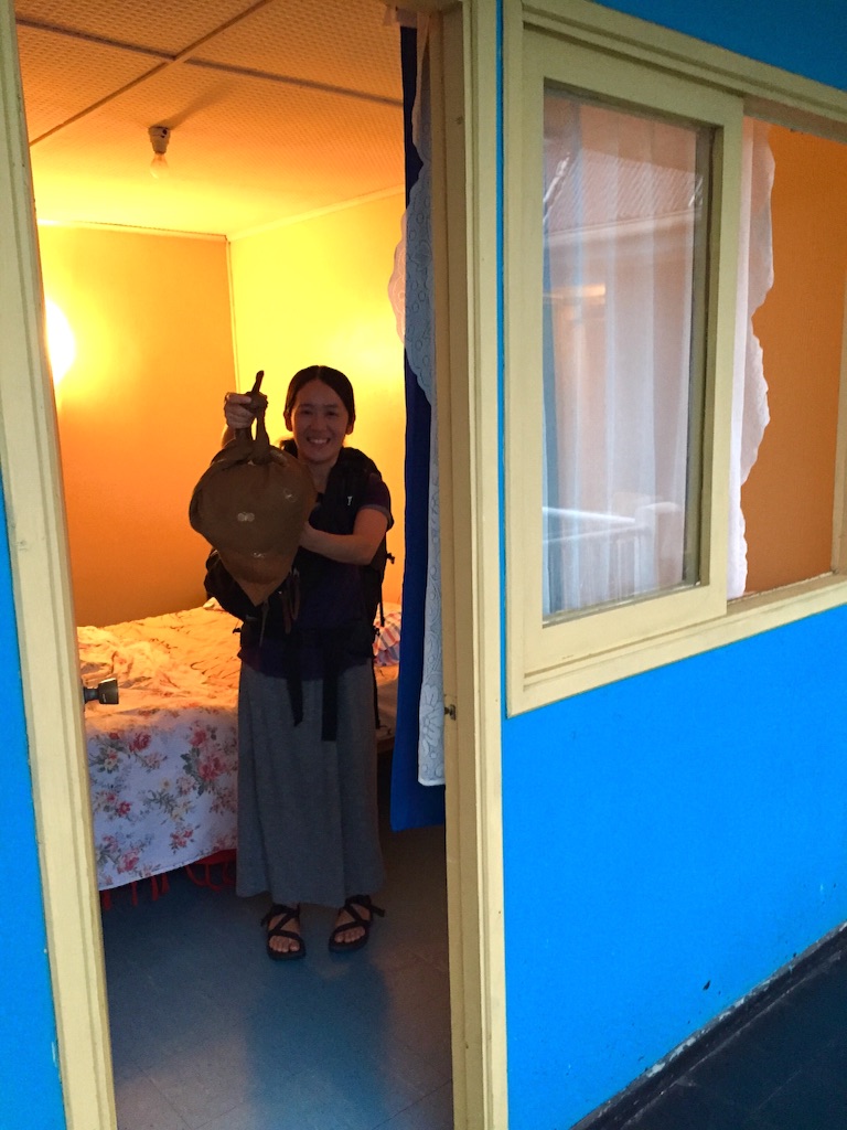 チリ アリカの宿のシンプルな玄関