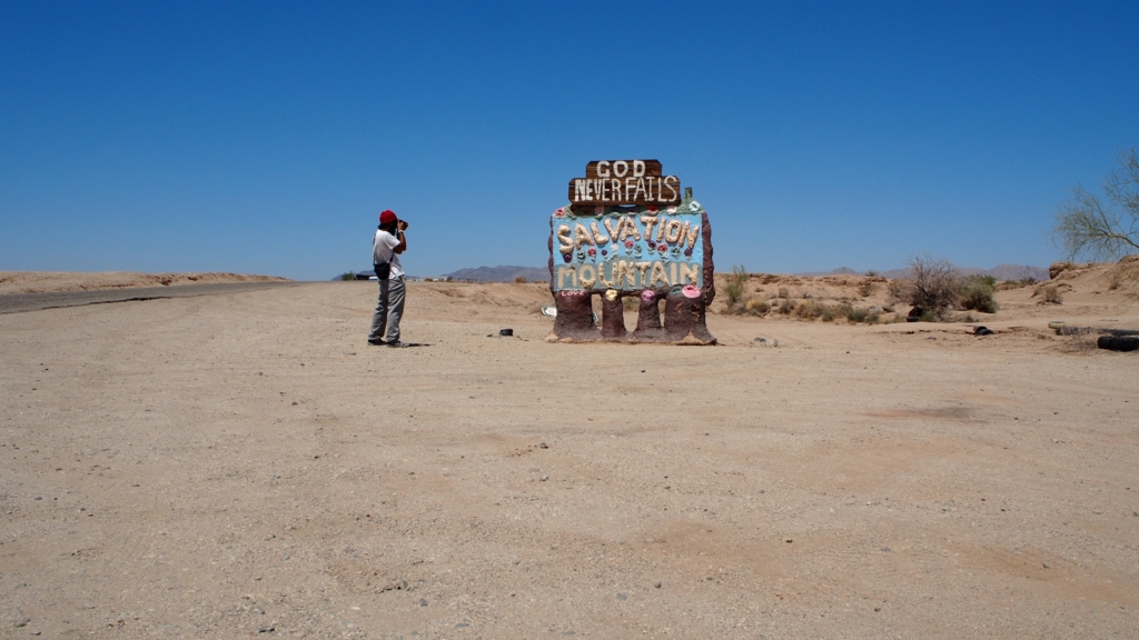 サルベーションマウンテンのかわいい看板