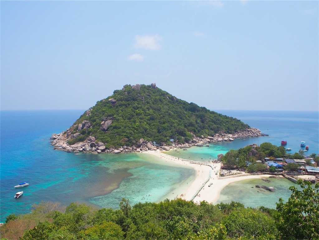まるで楽園のような景色のナンユアン島