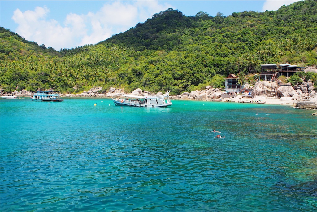 魚がたくさんのマンゴービーチ