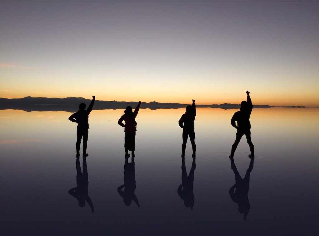 ウユニ塩湖の夜明け　ワンピース風