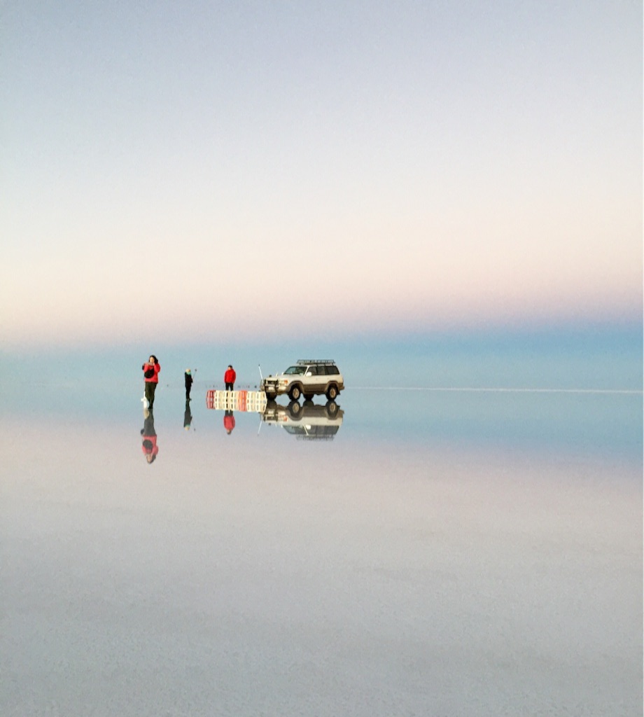 ウユニ塩湖 上下左右真っ白な世界