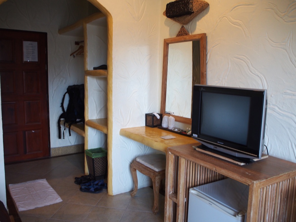 タオ島 宿の室内 玄関兼荷物置き場