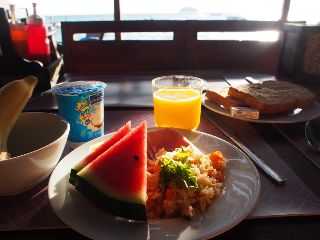 フルーツやヨーグルトが嬉しい朝食ビュッフェ