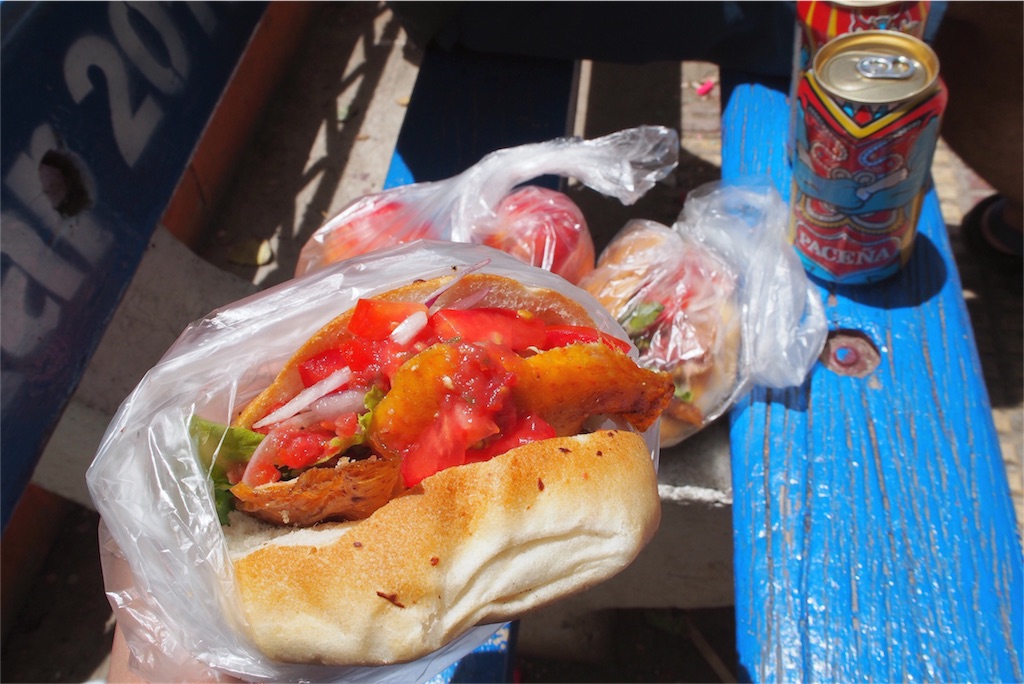 ウユニの町でよく食べたハンバーガー