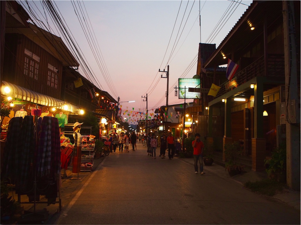 夕暮れ時のチェンカーンの町並み その1