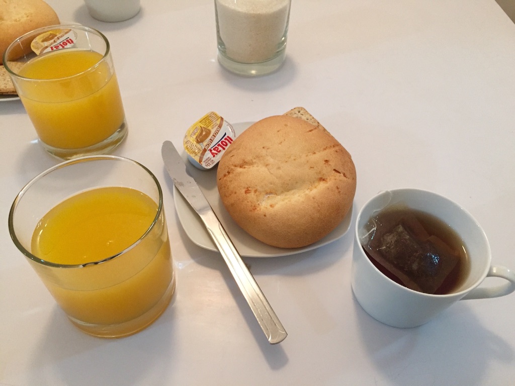 ウユニの宿　簡易的な朝食