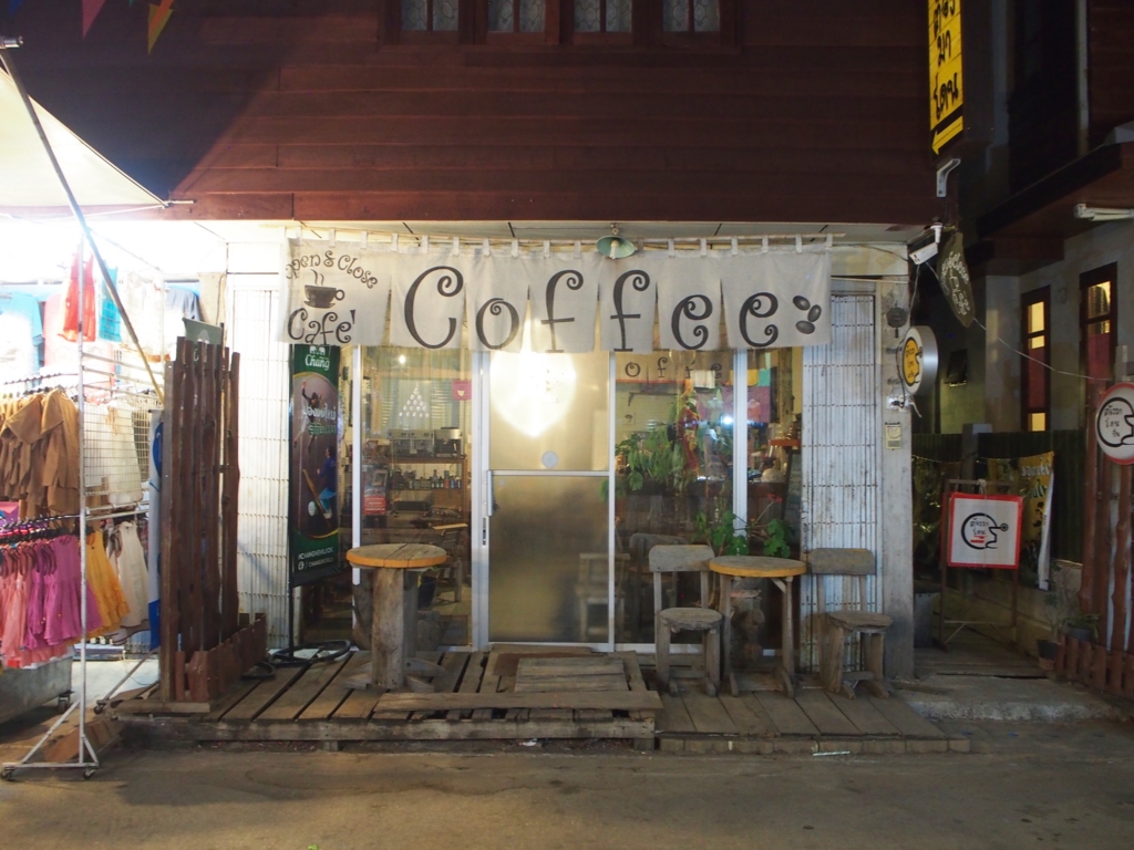 かわいいカフェの入り口