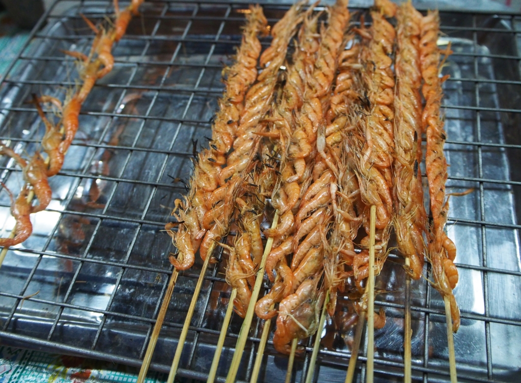 川海老の串焼きの屋台を発見