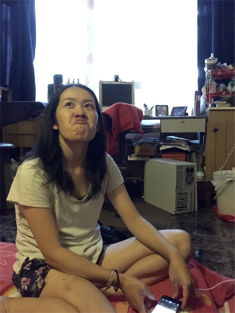 1泊目は満室のためまさかのオーナーの書斎に宿泊