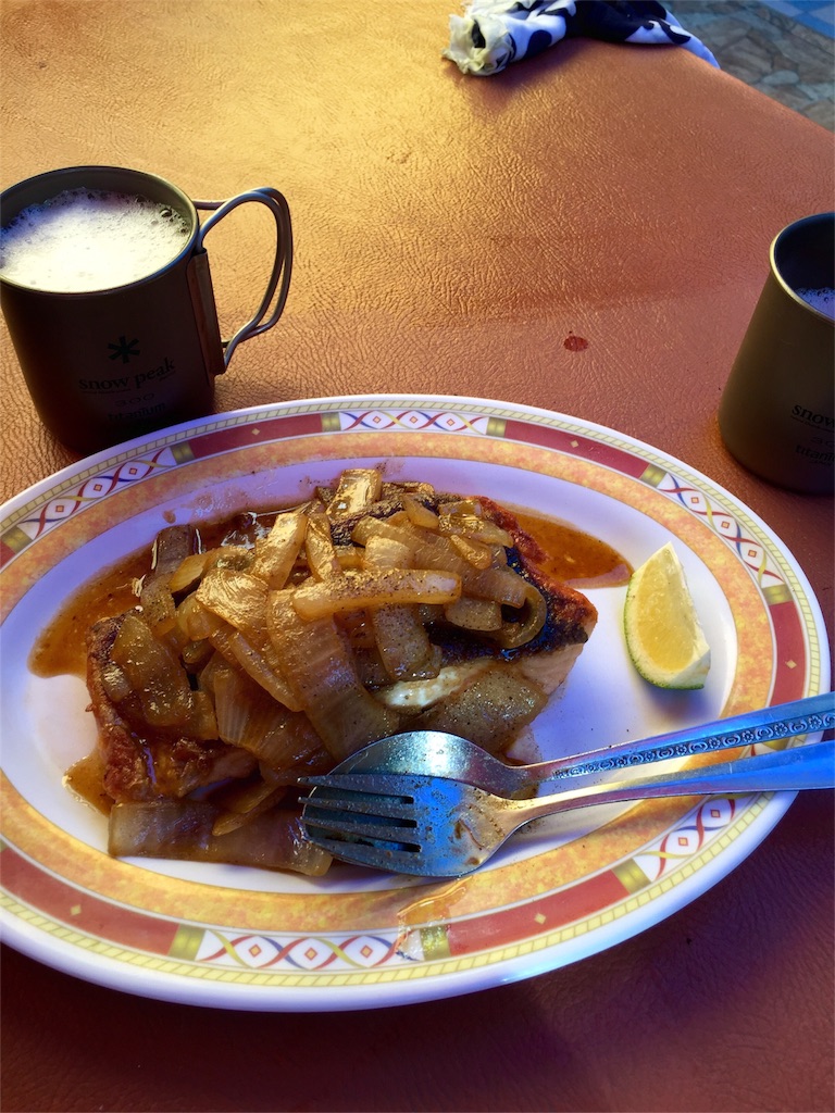 サーモンのグリル タマネギソース添え