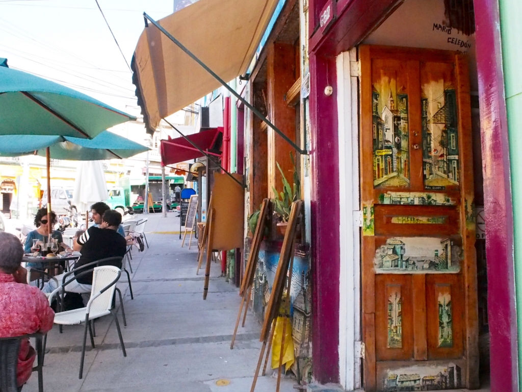 チリ　バルパライソのかカフェ