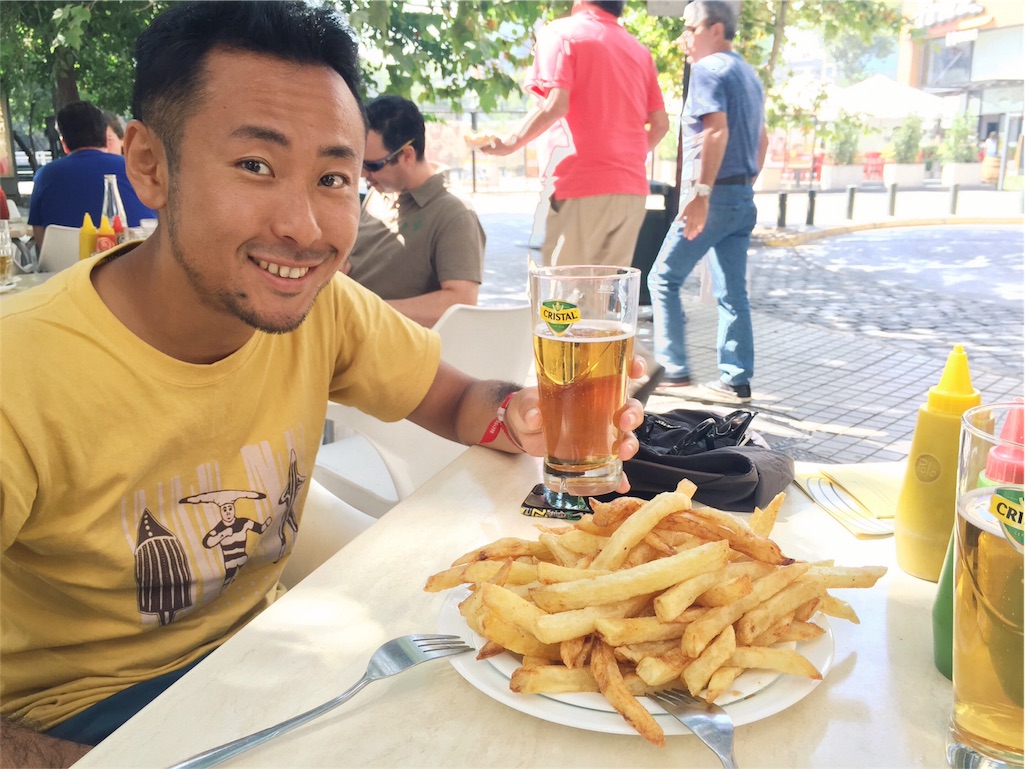 サンティアゴの新市街でさっそくポテトとビール♡