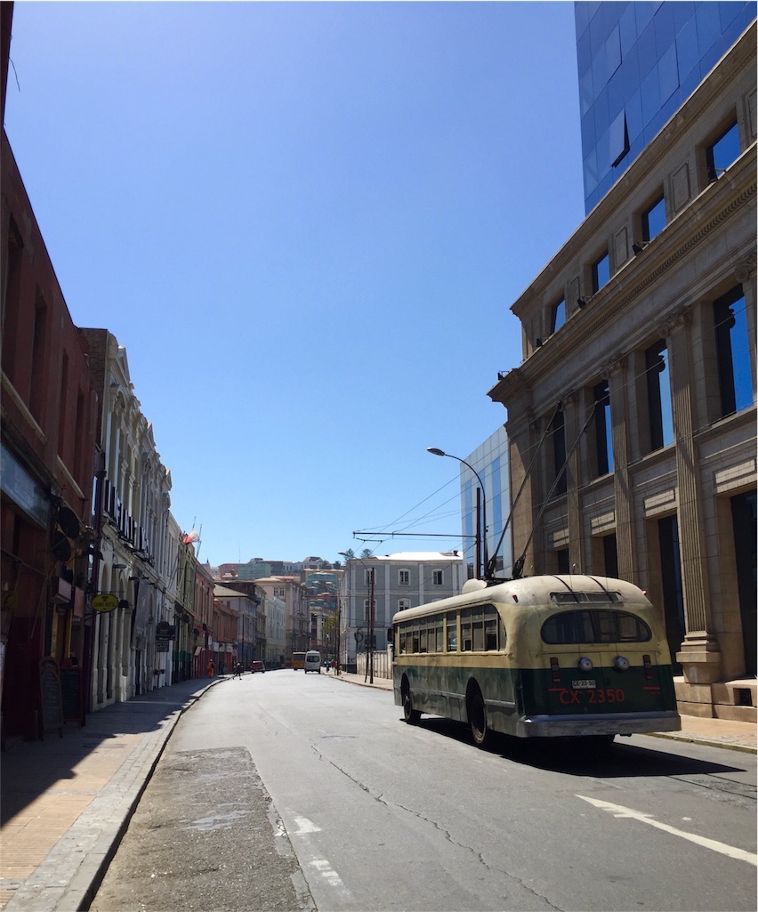 バルパライソ駅前と路面電車