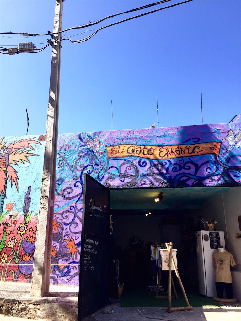 Tシャツ屋さんの壁もお洒落グラフィック