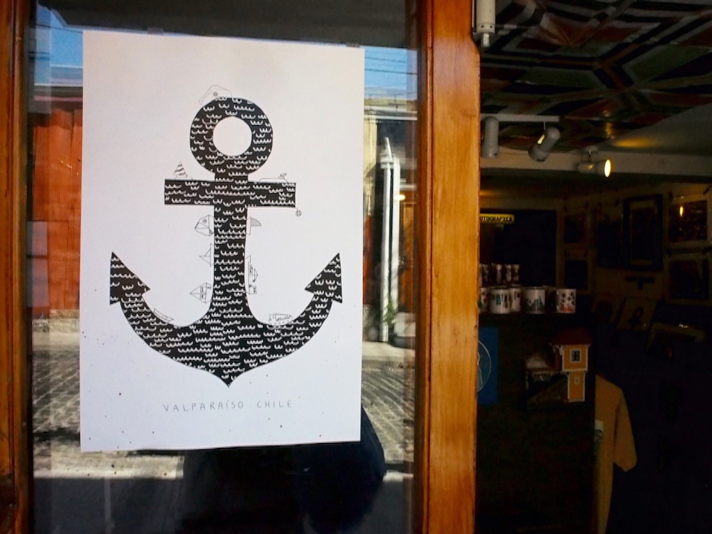 港町の雑貨屋さんといかりマーク