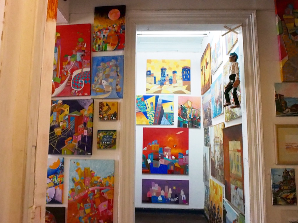 アートの展示と売買